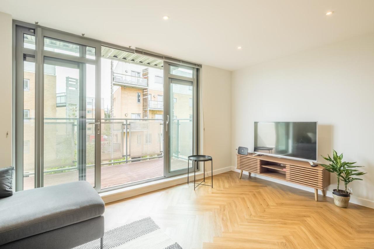 Executive 2Br Apartment Next To Station + Parking 剑桥 外观 照片