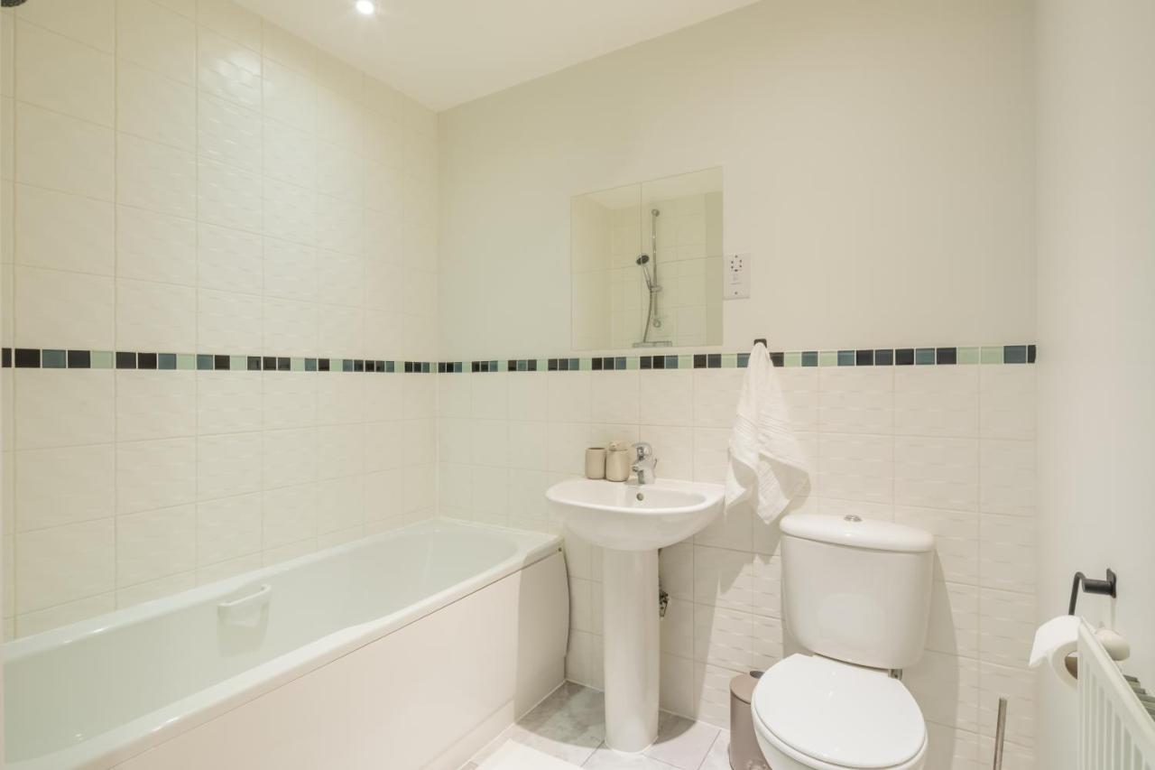 Executive 2Br Apartment Next To Station + Parking 剑桥 外观 照片