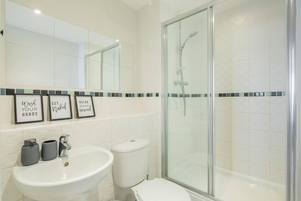 Executive 2Br Apartment Next To Station + Parking 剑桥 外观 照片