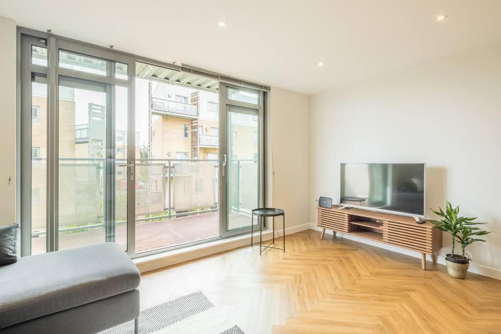 Executive 2Br Apartment Next To Station + Parking 剑桥 外观 照片
