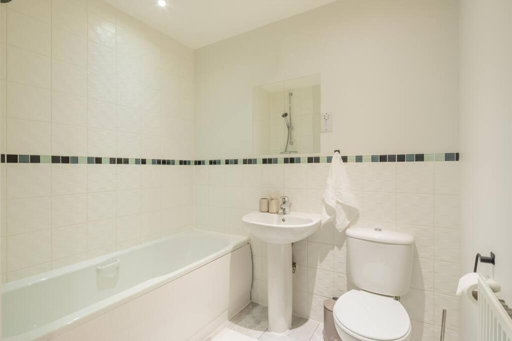 Executive 2Br Apartment Next To Station + Parking 剑桥 外观 照片