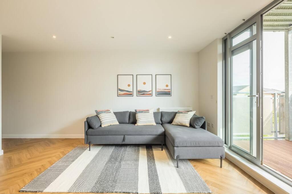 Executive 2Br Apartment Next To Station + Parking 剑桥 外观 照片